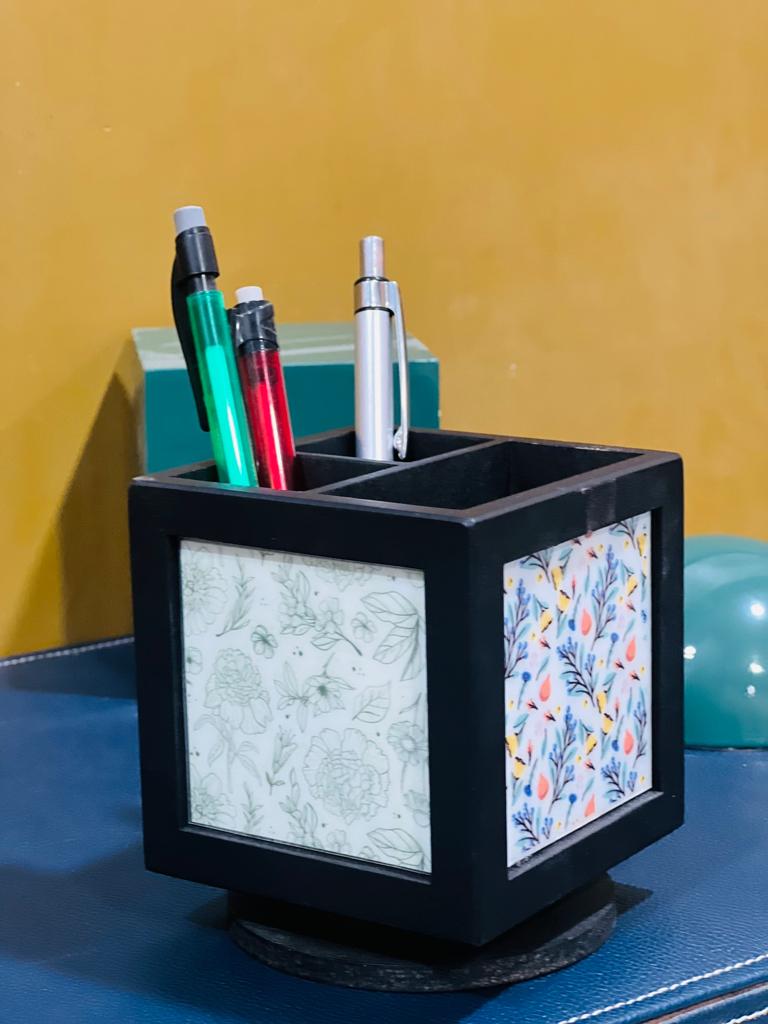 Rotating Pen Stand